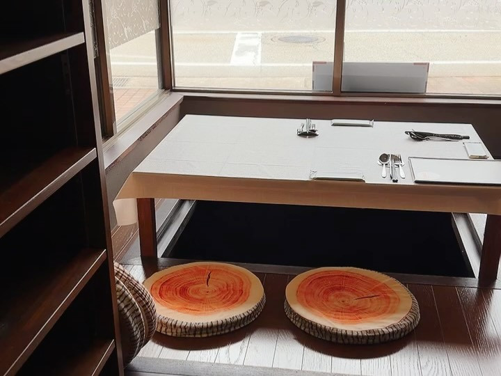 最近人気の掘りごたつ席！